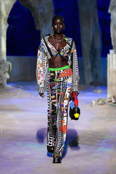 Look 8